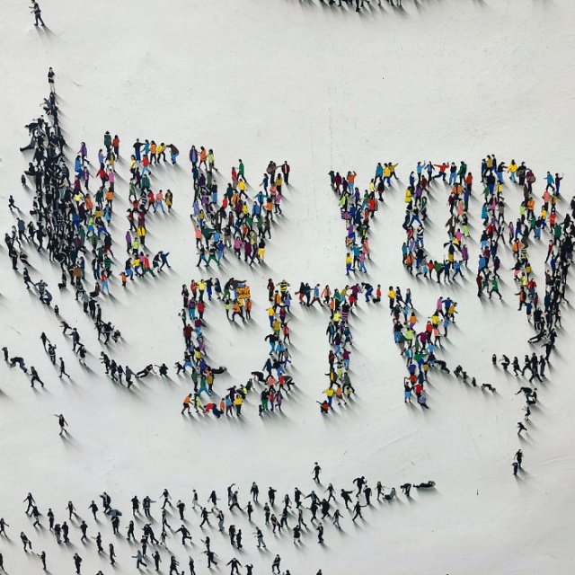 Paintings Are Filled With Easter Eggs That Are Only Visible When You Zoom In (23 pics)