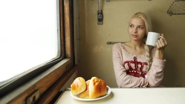 Trains In Russia Is Where You Can Meet Real Hot Girls (32 pics)