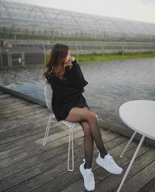 Girls With Long Legs (28 pics)