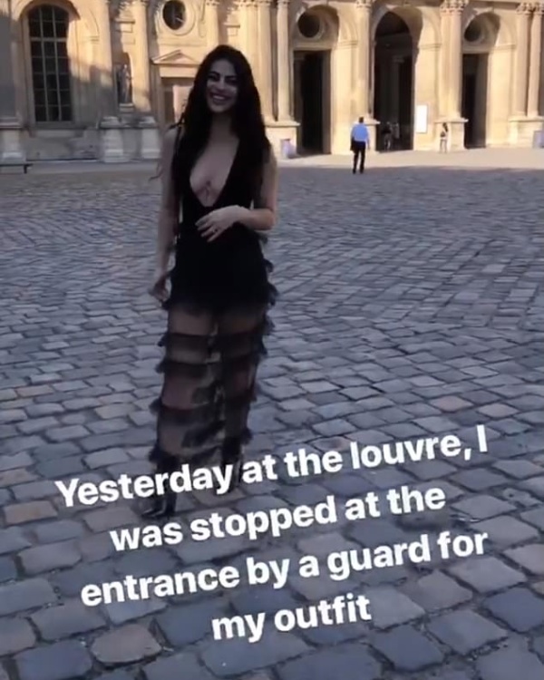 Australian Blogger Was Refused Entry To The Louvre Because Of Her Sexy Dress (3 pics)