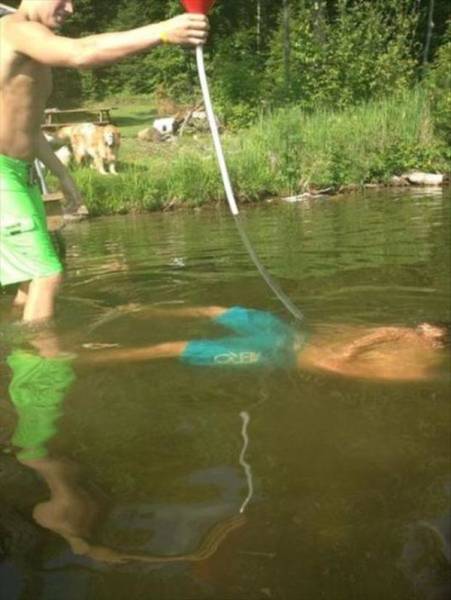Drunk People Doing Stupid Things (43 pics)
