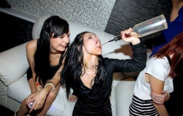Drunk People Doing Stupid Things (43 pics)