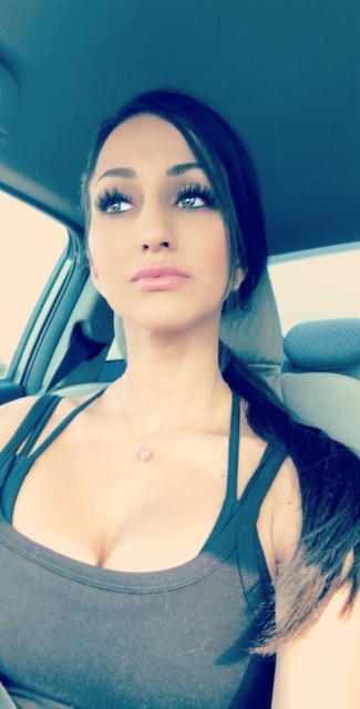Very Hot Busty Girls (22 pics)