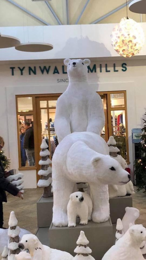 Christmas In A Shopping Mall, The Isle of Man (4 pics)