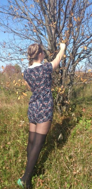 Girls In Short Dresses (36 pics)