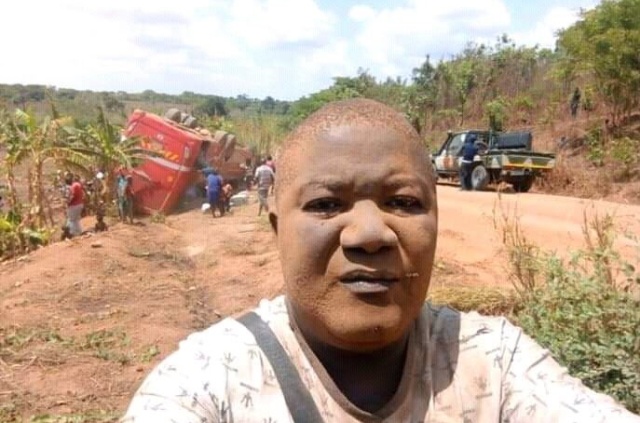 Man Took Selfies Before Boarding The Bus And After It Crash (2 pics)