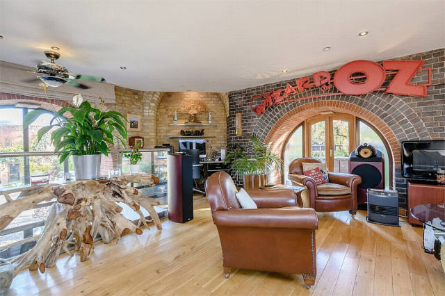 Two Water Towers In Essex Are Now A Home For Sale (13 pics)