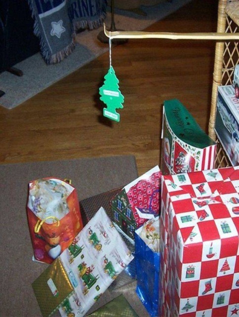 Funny And Simple Christmas Decorations (25 pics)