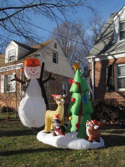 Funny And Simple Christmas Decorations (25 pics)