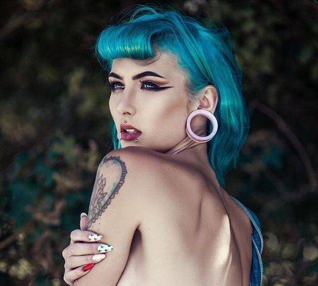 Girls Who Love Piercings And Tattoos (28 pics)