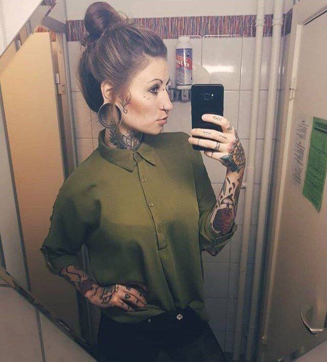 Girls Who Love Piercings And Tattoos (28 pics)