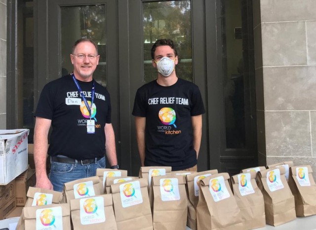 Arnold Schwarzenegger Helping California Wildfire Victims (11 pics)
