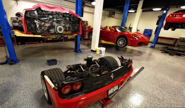 Changing The Clutch On A Ferrari F50 (6 pics)