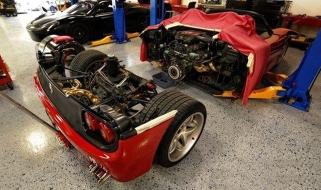 Changing The Clutch On A Ferrari F50 (6 pics)