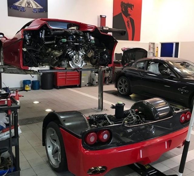 Changing The Clutch On A Ferrari F50 (6 pics)