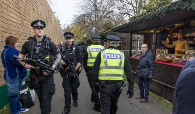 Christmas in Europe Is All About Security These Days (5 pics)