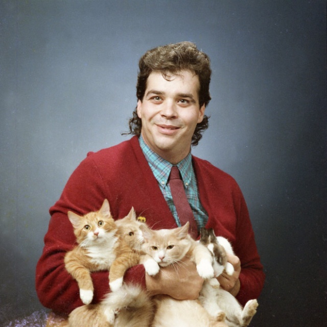 Men Posing With Cats (20 pics)