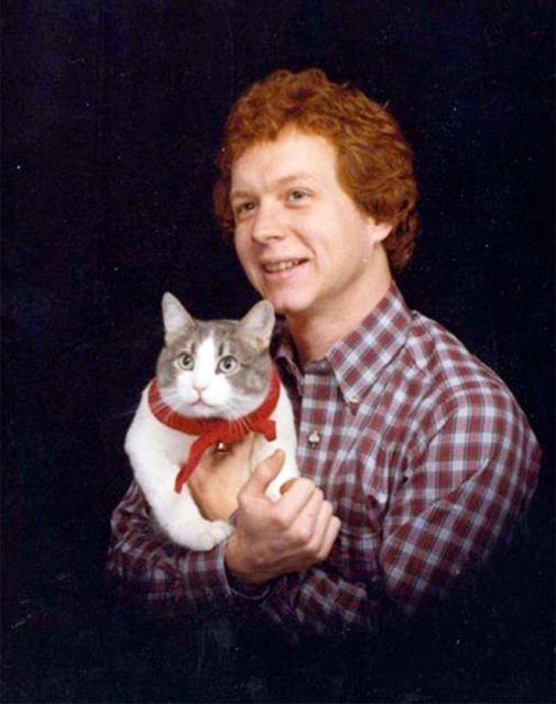 Men Posing With Cats (20 pics)