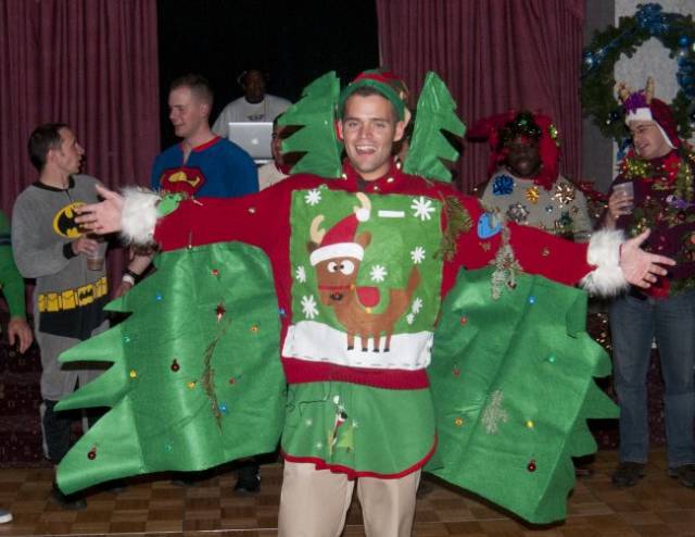 Awesome Christmas Sweaters (39 pics)