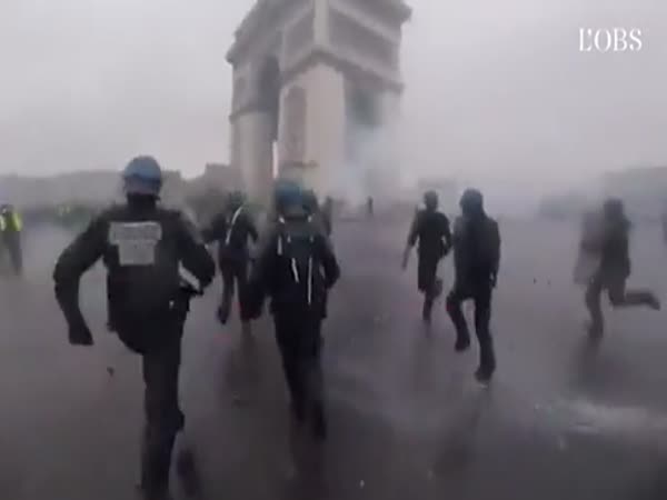 Police Confronting Protesters In Paris