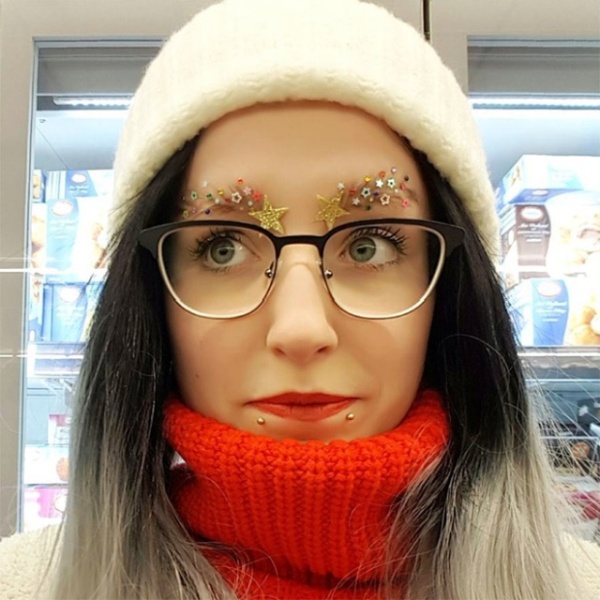 Christmas Tree Eyebrows (15 pics)