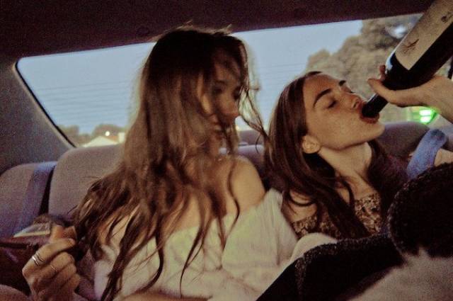 Drunk People Doing Stupid Things (40 pics)
