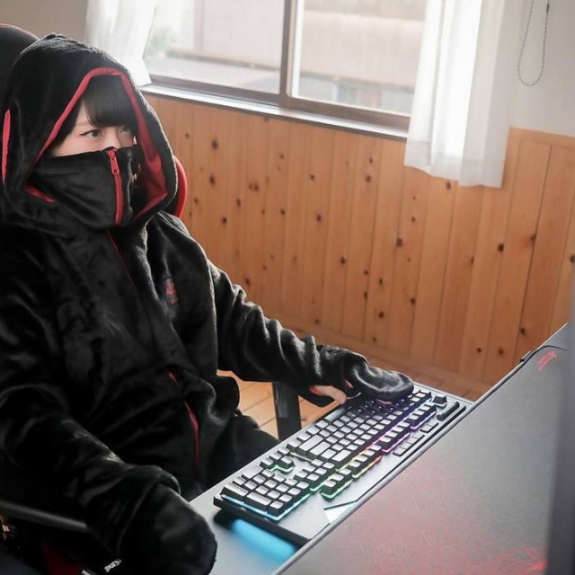 Suit For Those Who Are Always Cold (10 pics)