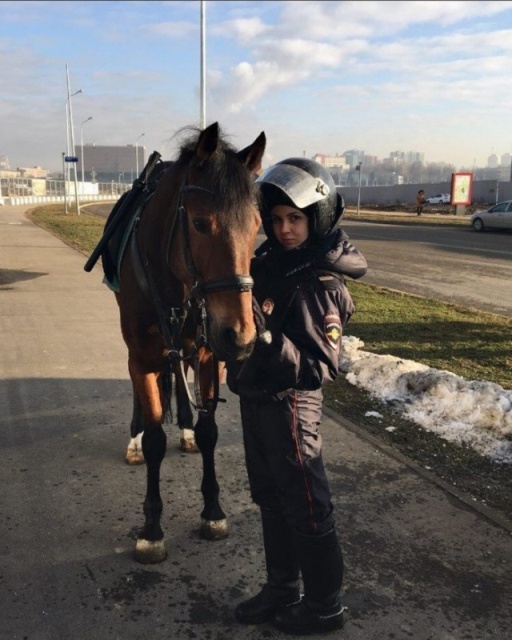 Russian Mounted Police Girls (19 pics)