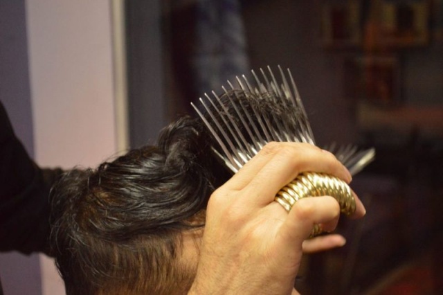 Hairdresser Cuts Customers With 27 Pairs Of Scissors At The Same Time (6 pics)