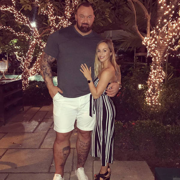 “The Mountain” And His Little Wife (14 pics)