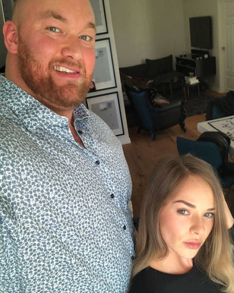 “The Mountain” And His Little Wife (14 pics)