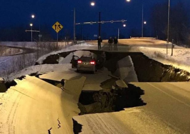 On November 30th This Alaska Road Collapsed In An Earthquake. It's Already Been Fixed on December 4th (2 pics)