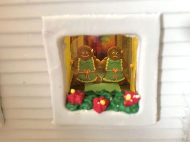 A ‘Shining’ Themed Gingerbread House (33 pics)