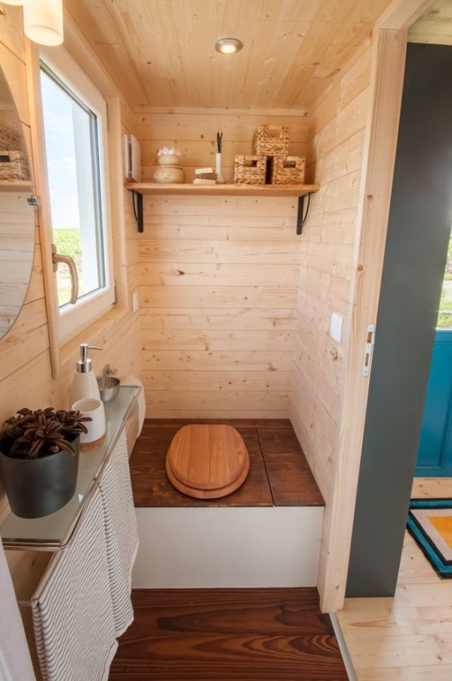 140 Square Feet (13 sq m) Tiny Home With 2 Bedrooms (11 pics)