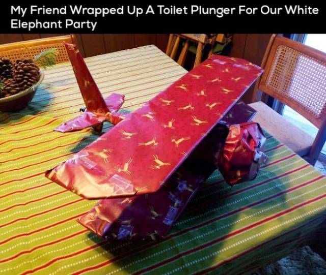 What’s In That Present?! (26 pics)