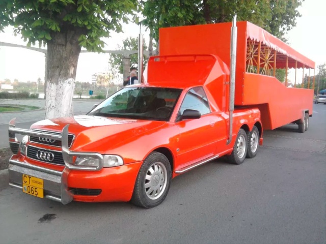 Audi A4 With Six Wheels And Fifth Wheel Hitch (6 pics)