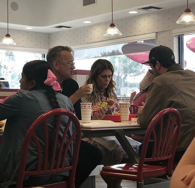 Tom Hanks Surprises Fans at In-N-Out Burger and Buys Them Lunch (4 pics)