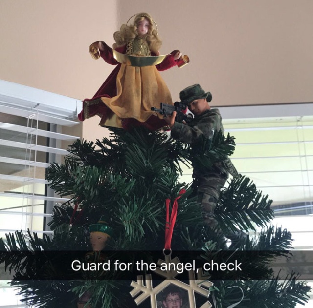 Every Christmas This Guy ‘Improves’ His Mom’s Christmas Decorations With His Soldier Figurines And It’s Hilarious (17 pics)