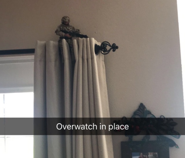 Every Christmas This Guy ‘Improves’ His Mom’s Christmas Decorations With His Soldier Figurines And It’s Hilarious (17 pics)