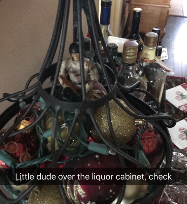 Every Christmas This Guy ‘Improves’ His Mom’s Christmas Decorations With His Soldier Figurines And It’s Hilarious (17 pics)