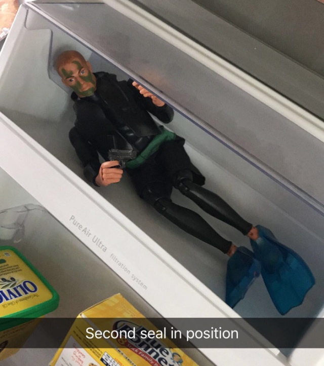 Every Christmas This Guy ‘Improves’ His Mom’s Christmas Decorations With His Soldier Figurines And It’s Hilarious (17 pics)