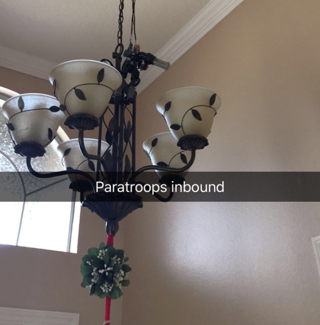 Every Christmas This Guy ‘Improves’ His Mom’s Christmas Decorations With His Soldier Figurines And It’s Hilarious (17 pics)
