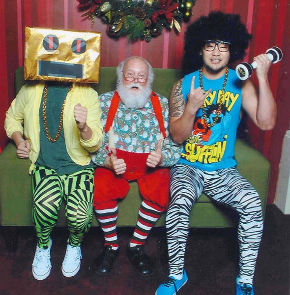They Have Their Own Christmas Tradition (11 pics)
