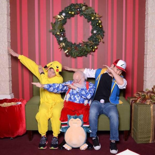 They Have Their Own Christmas Tradition (11 pics)