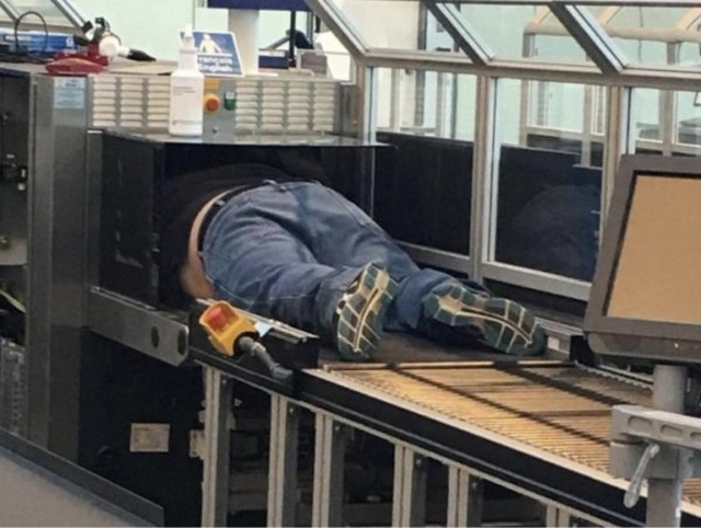 Strange Things At The Airports (29 pics)