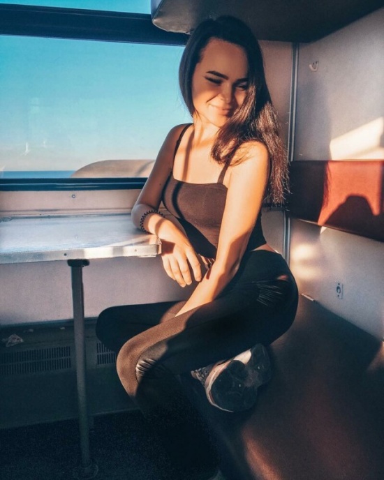 Russian Girls On The Train (19 pics)