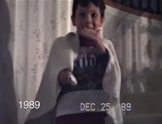 Dad Films Family’s Christmas Mornings For 25 Years, Shows How Small Changes Create A Big Difference At The End (18 pics + video)