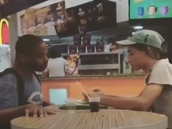 This Girl Used Her Break To Help A Disabled Customer Eat His Meal