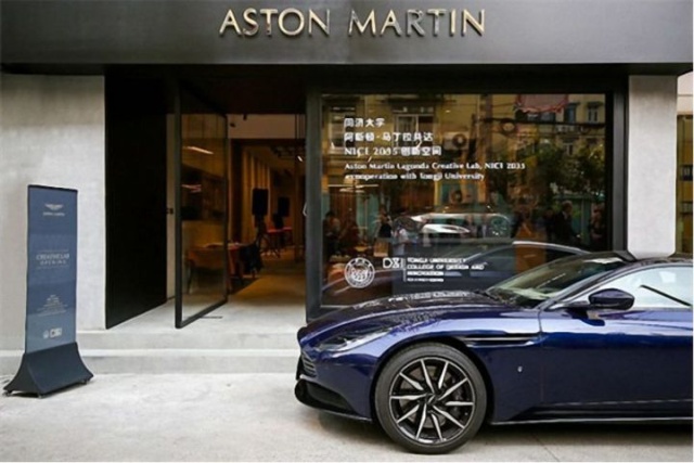 Not The Best Place For Aston Martin Store (3 pics)