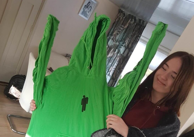 Don't Dry Your Hoodie Outside When It's Freezing (3 pics)